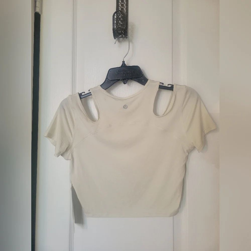 NWT Lululemon Shoulder Cut-Out Yoga Cropped Short Sleeve T-Shirt in Bone Size 6